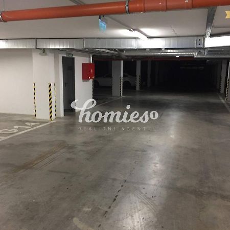 Private 5 Star 3 Room Flat And In-Door Pkg Nitra Exterior foto