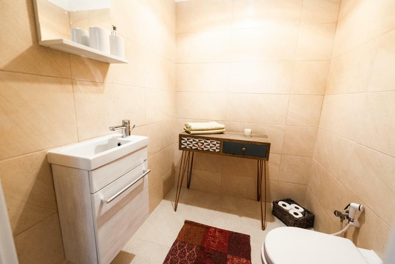 Private 5 Star 3 Room Flat And In-Door Pkg Nitra Exterior foto