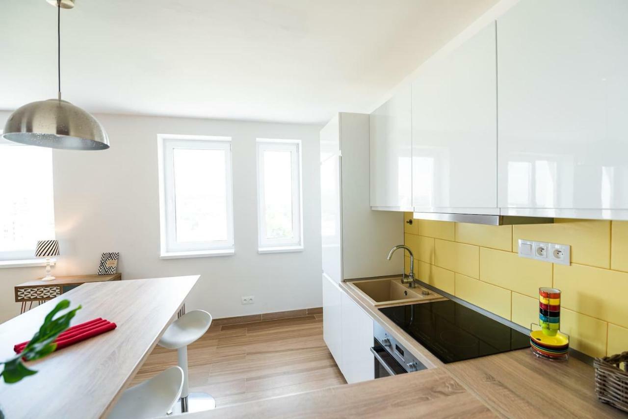 Private 5 Star 3 Room Flat And In-Door Pkg Nitra Exterior foto