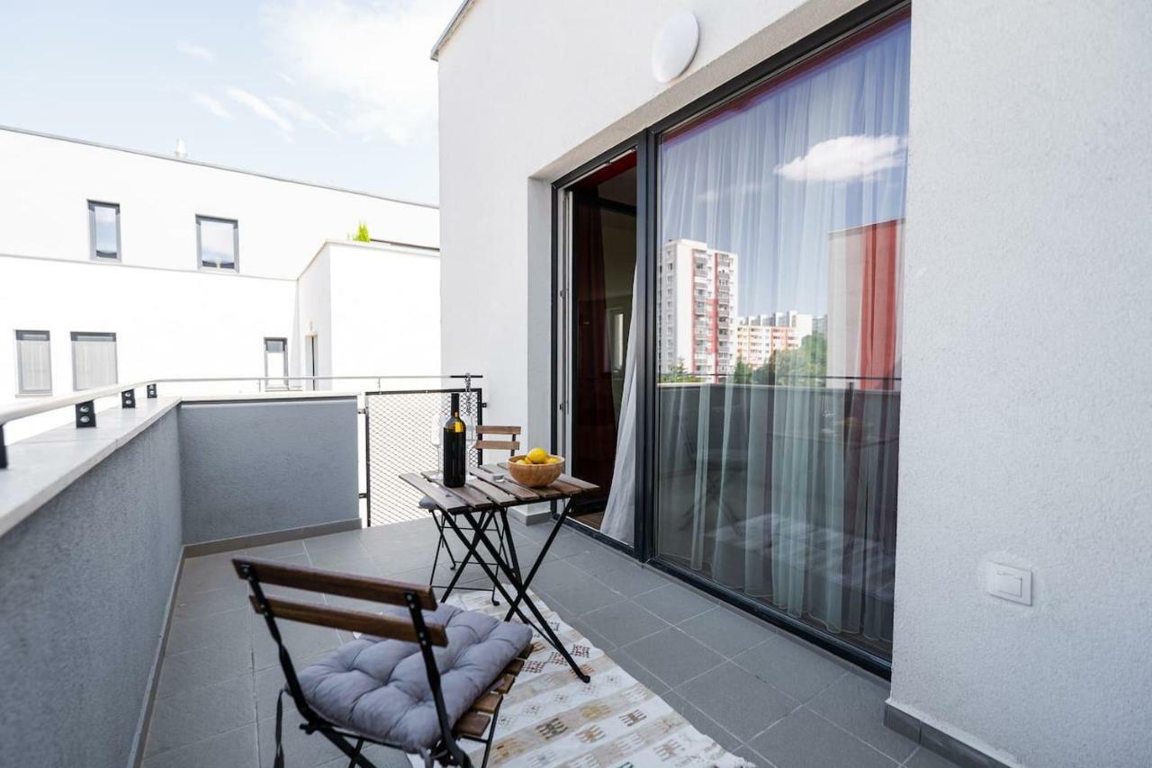 Private 5 Star 3 Room Flat And In-Door Pkg Nitra Exterior foto