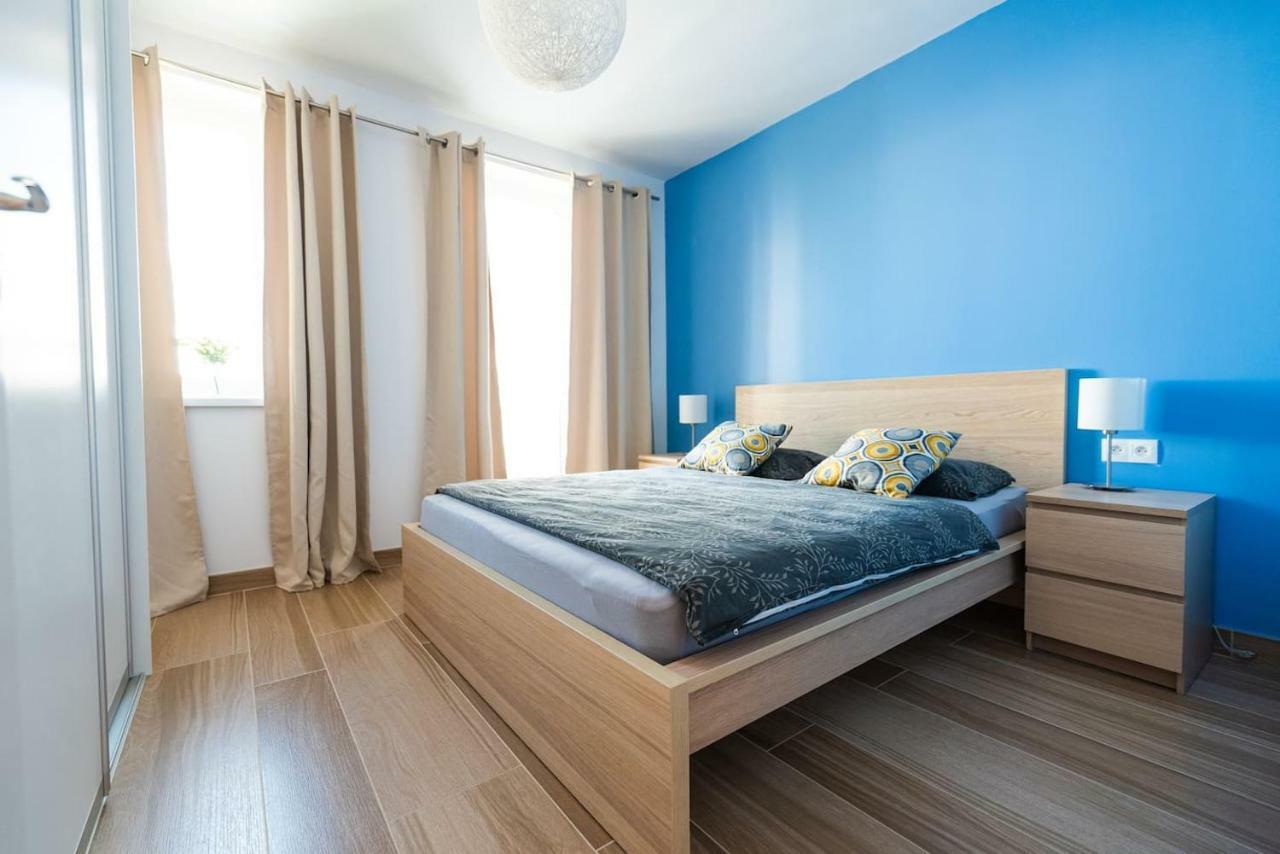 Private 5 Star 3 Room Flat And In-Door Pkg Nitra Exterior foto